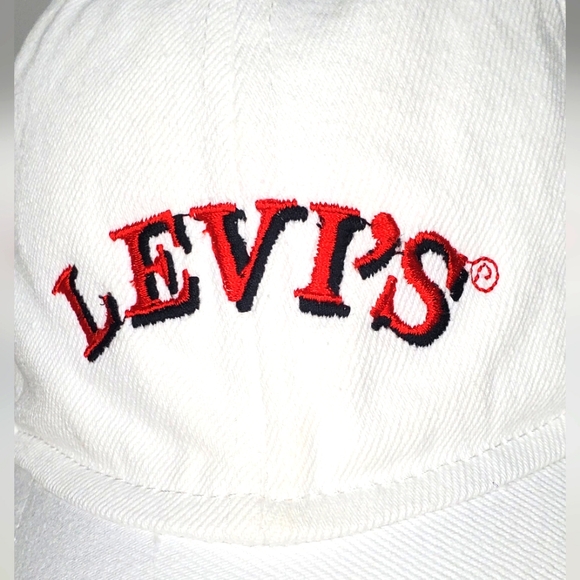 Levi's OS Vintage90s White Cap With Embroidered Logo - Picture 9 of 9
